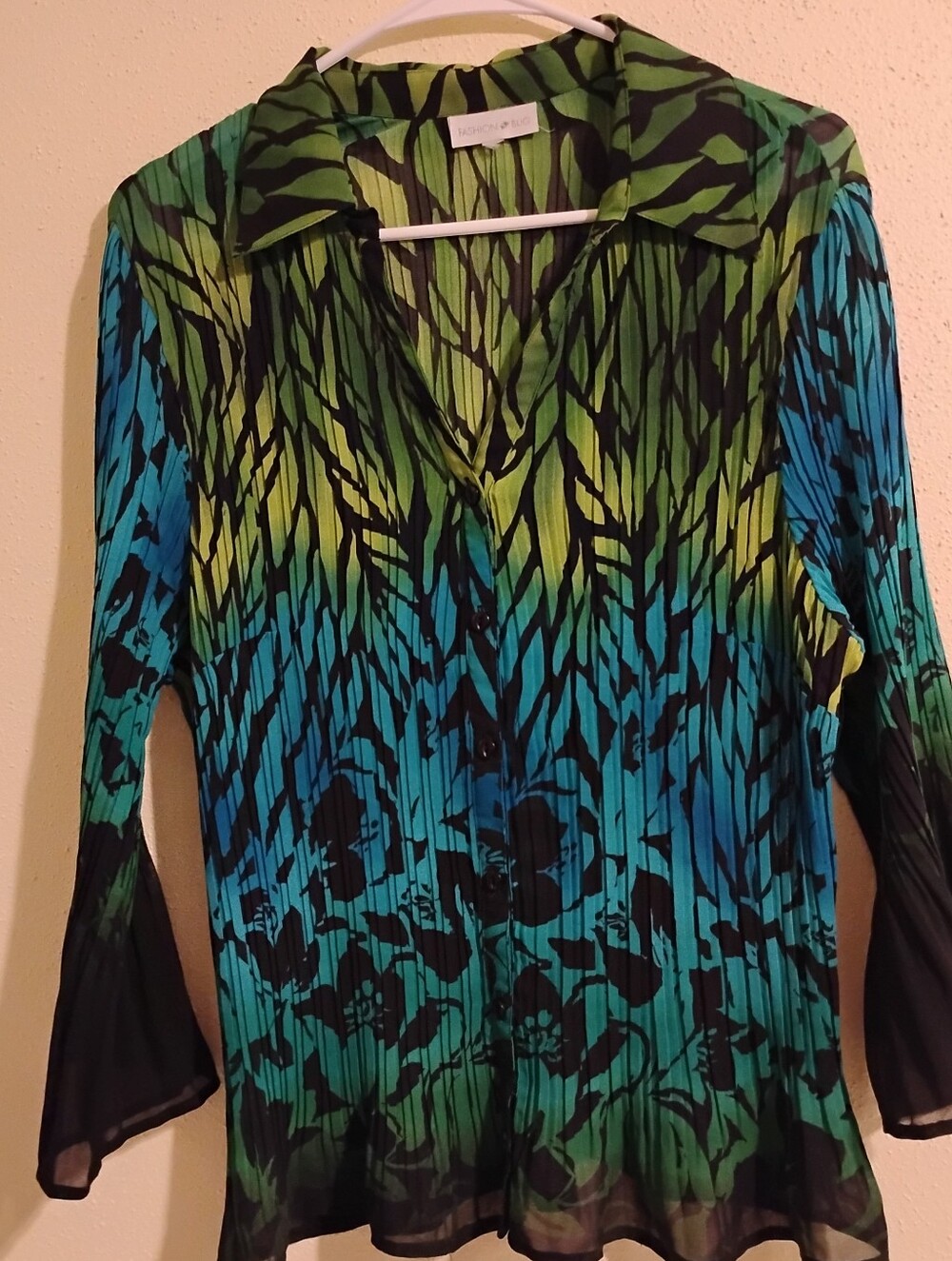 Fashion Bug Blouse Women’s Green Blue Ombre Floral Button-Front Top